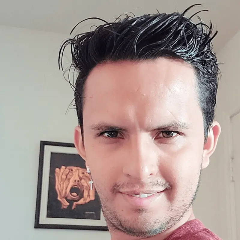Xavi Larco, fundador y diseñador de experiencias de Room Escape Ecuador